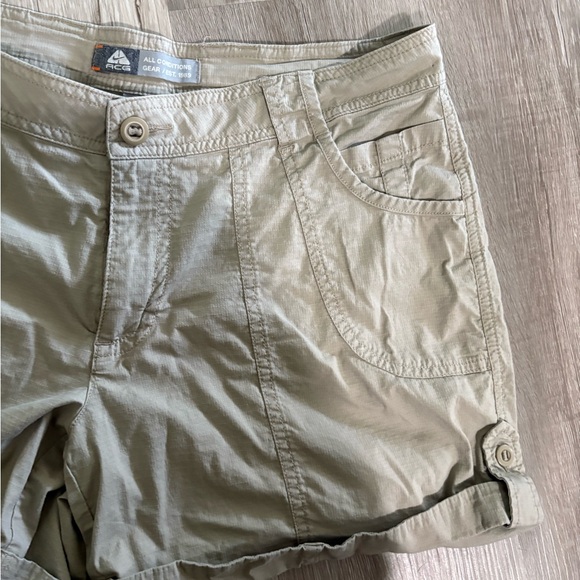 Nike ACG Tan Cargo Shorts Classic Style - Picture 4 of 7